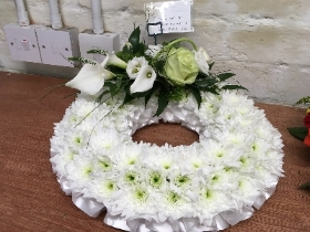 Blocked wreath ring